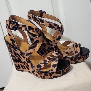 EUC Nine West leopard wedges
